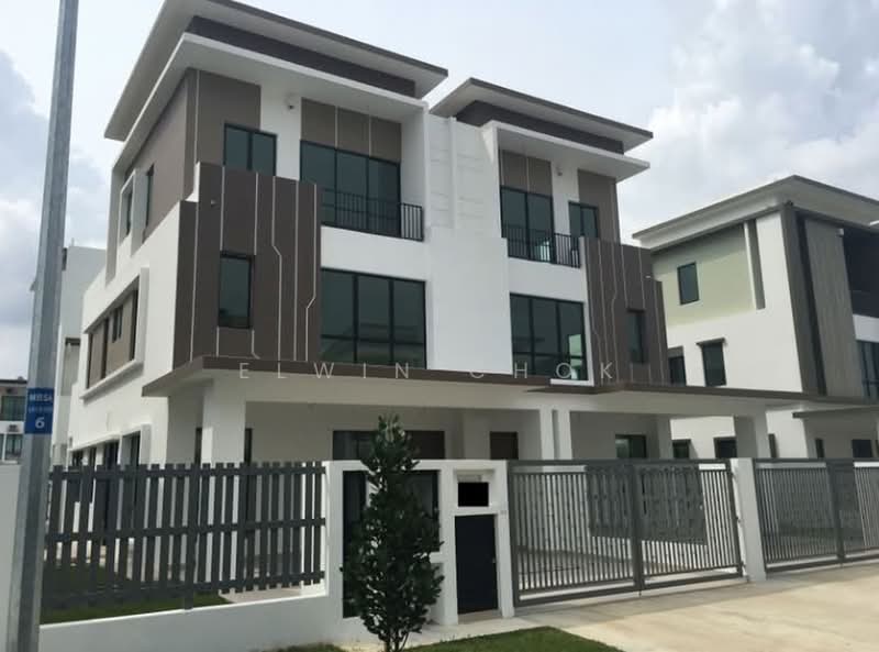 Rumah Berkembar untuk Dijual di Setia Utama (Setia Alam) - Elwin Chok - Exterior - PropertyGuru.com.my