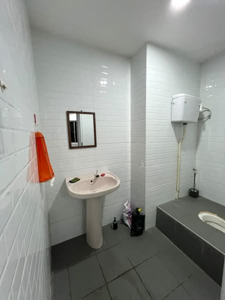Kilang Berkembar untuk Disewa di Bandar Seri Alam (Masai) - Ryan Tan - Bathroom - PropertyGuru.com.my