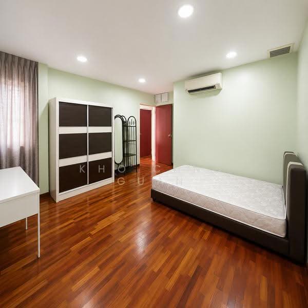 Rumah Berkembar untuk Dijual di Bandar Putra Permai (Seri Kembangan) - Kho Chng Guan - Bedroom - PropertyGuru.com.my