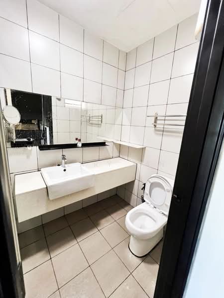 Condominium for Rent at 1 Persiaran Gurney - Jerry Tan - Bathroom - PropertyGuru.com.my