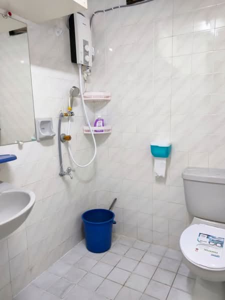 Pangsapuri untuk Dijual di Bukit Dumbar Permai - Ms Chang - Bathroom - PropertyGuru.com.my
