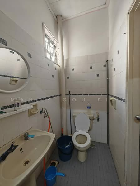 Rumah Teres 2-Tingkat untuk Disewa di Taman Daya (Johor Bahru) - Mandy Goh Siew Li - Bathroom - PropertyGuru.com.my