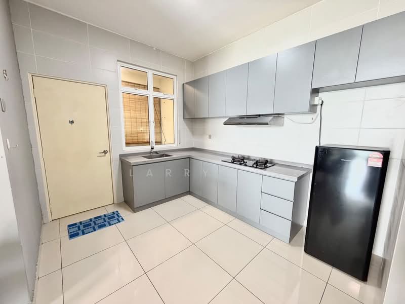 Kediaman Servis untuk Dijual di Twin Danga Residence - Larry Ng - Kitchen - PropertyGuru.com.my