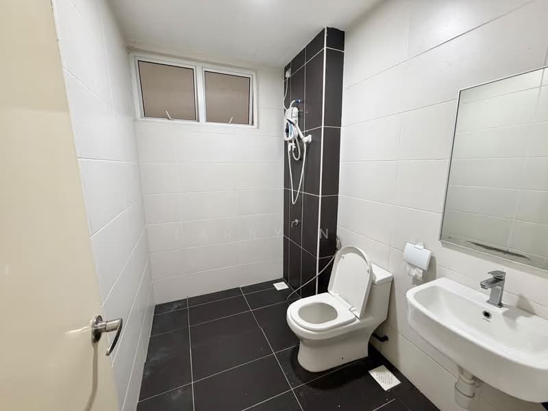 Kediaman Servis untuk Dijual di Twin Danga Residence - Larry Ng - Bathroom - PropertyGuru.com.my