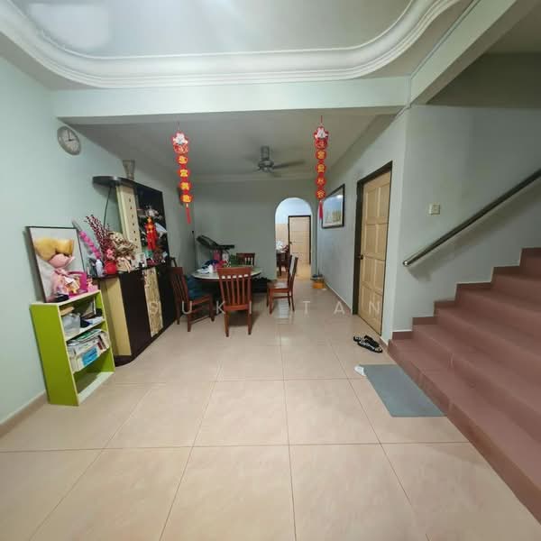 2-storey Terraced House for Sale in Taman Kepong (Kepong) - Suki Tan - Living Room - PropertyGuru.com.my