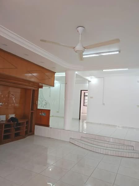 Rumah Teres 2-Tingkat untuk Dijual di Taman Desa Cemerlang (Ulu Tiram) - Irwyn Ng - Living Room - PropertyGuru.com.my