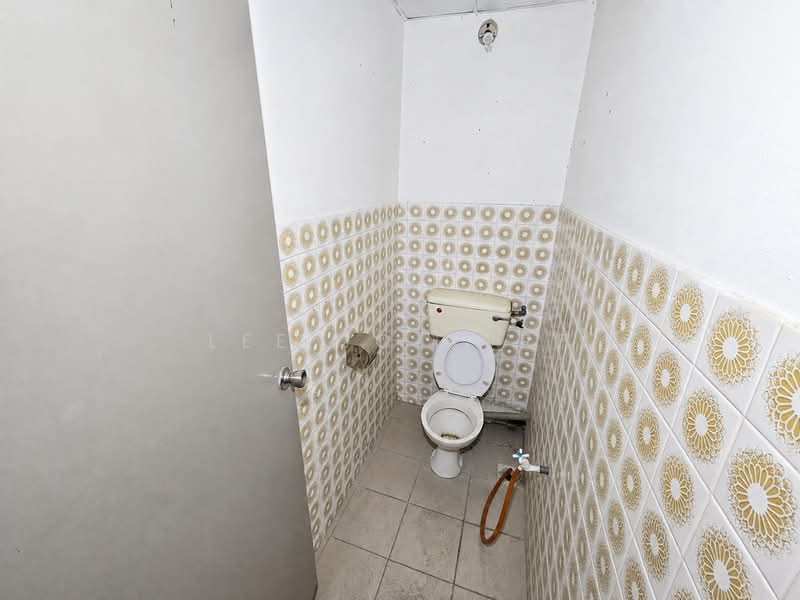 Kedai untuk Disewa di SS 21, Damansara Utama (Petaling Jaya) - Lee Jo Surf - Bathroom - PropertyGuru.com.my