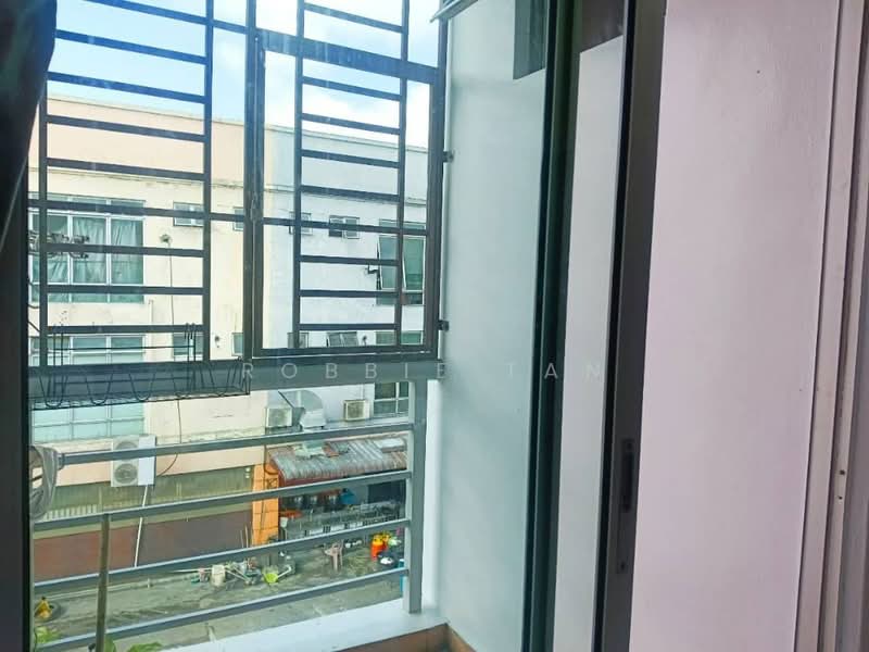 Pangsapuri untuk Disewa di Nusa Bestari Shoplot Apartment - Robbie Tan - Balcony - PropertyGuru.com.my