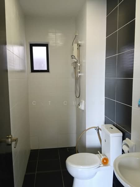 Kediaman Servis untuk Dijual di Sky View - C.T Chong - Bathroom - PropertyGuru.com.my
