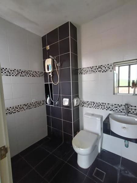 Kediaman Servis untuk Dijual di Sky View - C.T Chong - Bathroom - PropertyGuru.com.my
