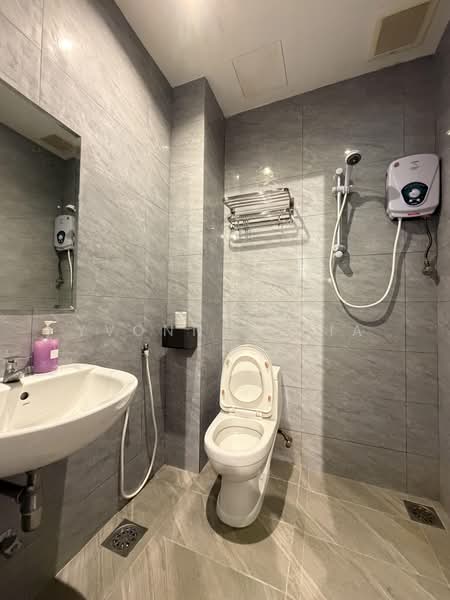 Kediaman Servis untuk Disewa di The Wave Residence - Yvonne Chia - Bathroom - PropertyGuru.com.my