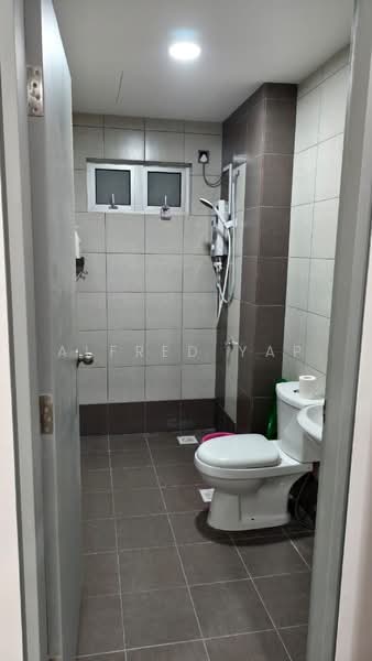 Kediaman Servis untuk Disewa di One 49 Residence - Alfred Yap - Bathroom - PropertyGuru.com.my