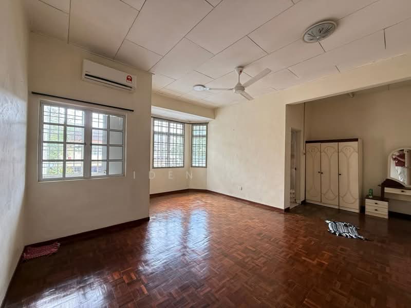 Rumah Teres 2-Tingkat untuk Dijual di Bandar Putra (Kulai) - Iden Tan - Living Room - PropertyGuru.com.my