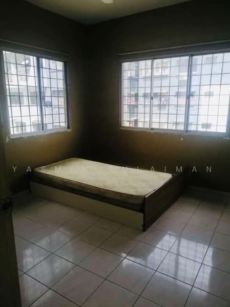 Pangsapuri untuk Dijual di Taman Sri Murni Fasa 1 - Yasmin Sulaiman - Bedroom - PropertyGuru.com.my