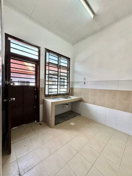 1-storey Terraced House for Sale in Bandar Putra (Kulai) - Iden Tan - Kitchen - PropertyGuru.com.my