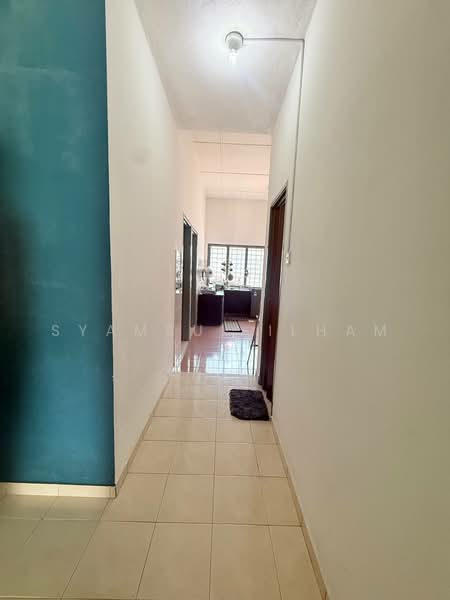 Rumah Teres 1-Tingkat untuk Dijual di Klang (Selangor) - Syamsul Ilham - Corridor - PropertyGuru.com.my
