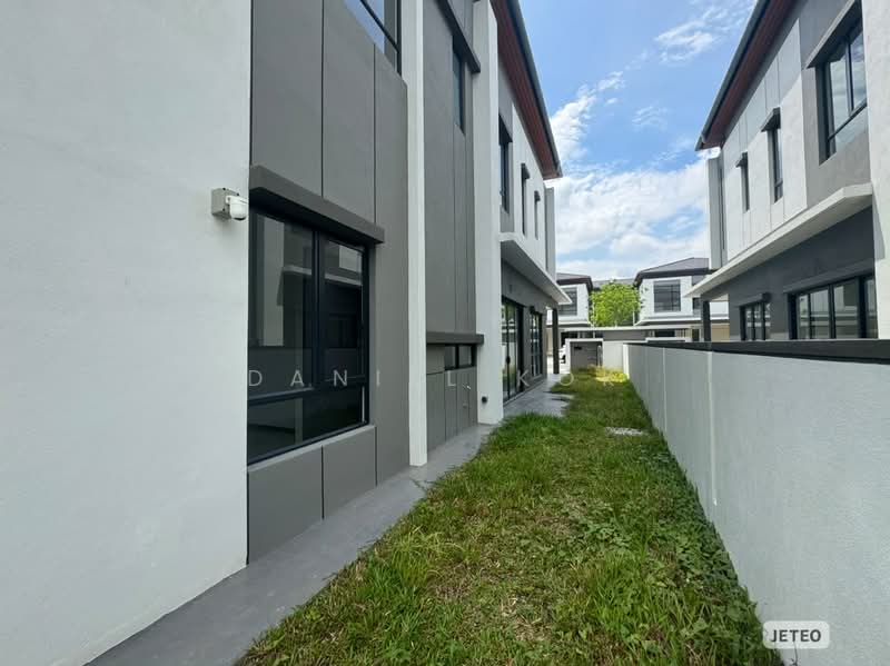 Rumah Berkembar untuk Dijual di Bandar Tropicana Aman (Telok Panglima Garang) - Daniel Kok - Exterior - PropertyGuru.com.my