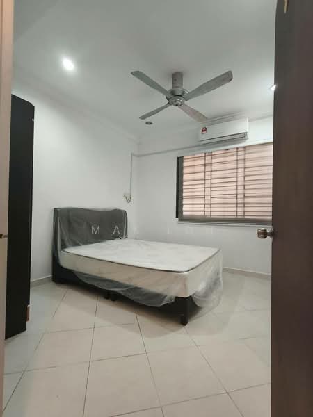Rumah Teres 2-Tingkat untuk Dijual di Bandar Putra (Kulai) - Max Loh - Bedroom - PropertyGuru.com.my