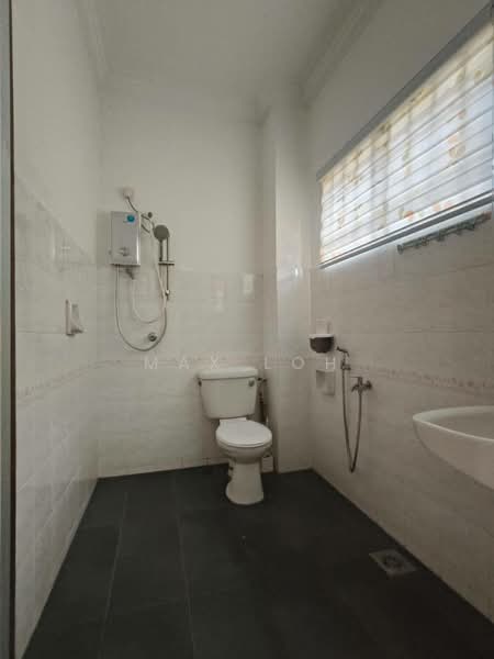Rumah Teres 2-Tingkat untuk Dijual di Bandar Putra (Kulai) - Max Loh - Bathroom - PropertyGuru.com.my