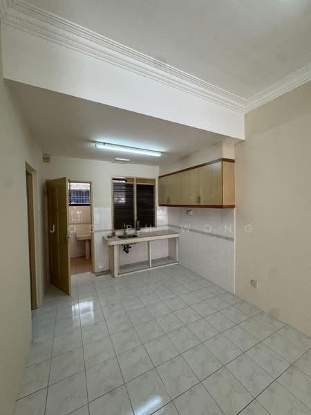 2-storey Terraced House for Sale in Bandar Baru Tambun (Tambun) - Joseph Wong - Kitchen - PropertyGuru.com.my