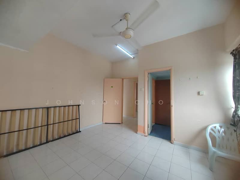 Pangsapuri untuk Dijual di Larkin Utama (Menara Metro Larkin) - Johnson Chong - Living Room - PropertyGuru.com.my
