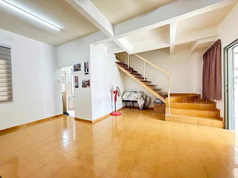 2-storey Terraced House for Sale in Puncak Alam (Selangor) - NORFADILAH ZAINUDDIN - Living Room - PropertyGuru.com.my