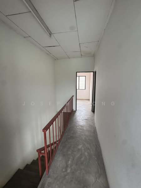 2-storey Terraced House for Sale in Taman Sepakat (Menglembu) - Joseph Wong - Corridor - PropertyGuru.com.my
