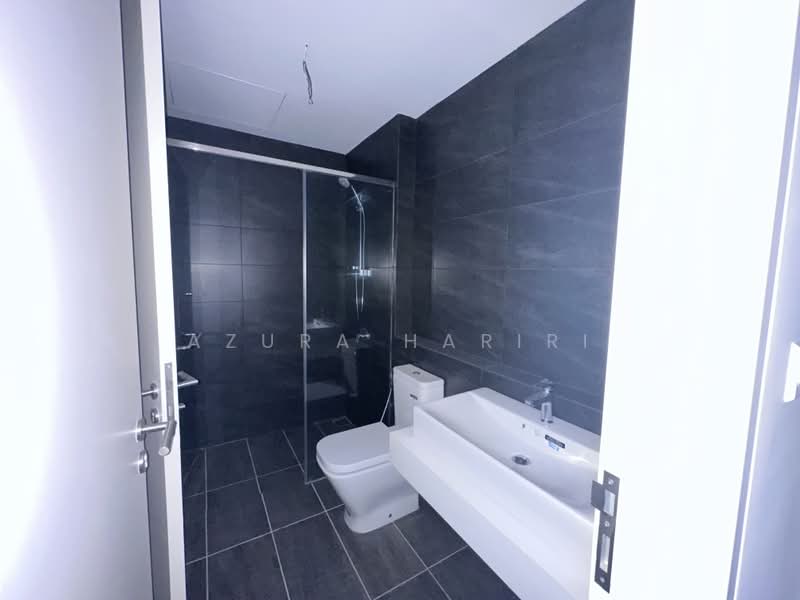 Kediaman Servis untuk Dijual di NOVUM - Azura Hariri - Bathroom - PropertyGuru.com.my