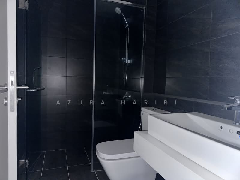 Kediaman Servis untuk Dijual di NOVUM - Azura Hariri - Bathroom - PropertyGuru.com.my