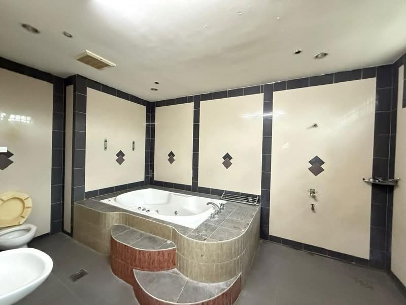 1-storey Terraced House for Sale in Taman Puteri Wangsa (Ulu Tiram) - Heng . - Bathroom - PropertyGuru.com.my