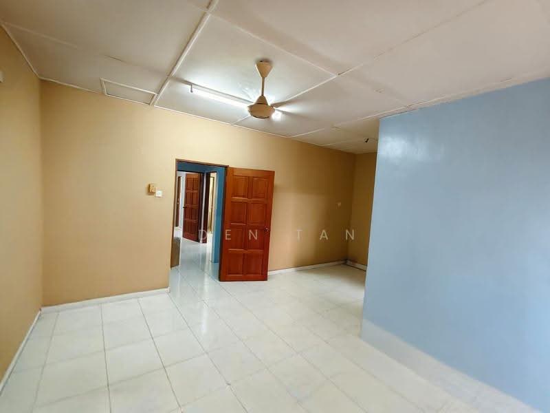 Rumah Teres 2-Tingkat untuk Dijual di Taman Universiti (Skudai) - Iden Tan - Living Room - PropertyGuru.com.my