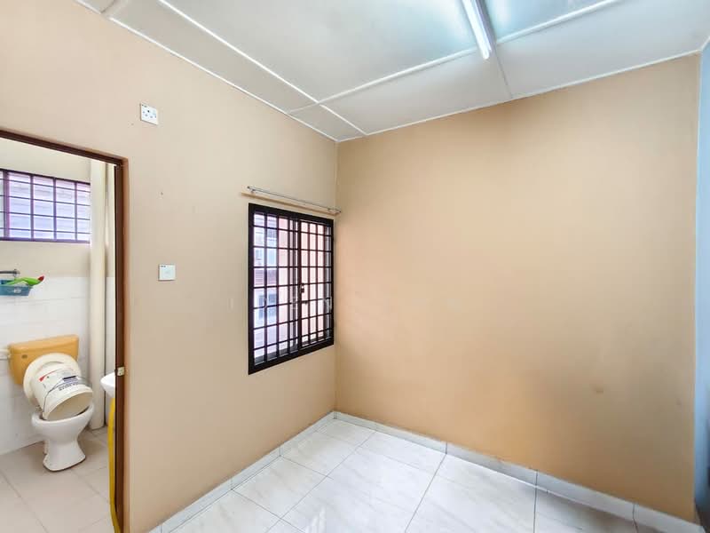 Rumah Teres 2-Tingkat untuk Dijual di Taman Universiti (Skudai) - Iden Tan - Bathroom - PropertyGuru.com.my