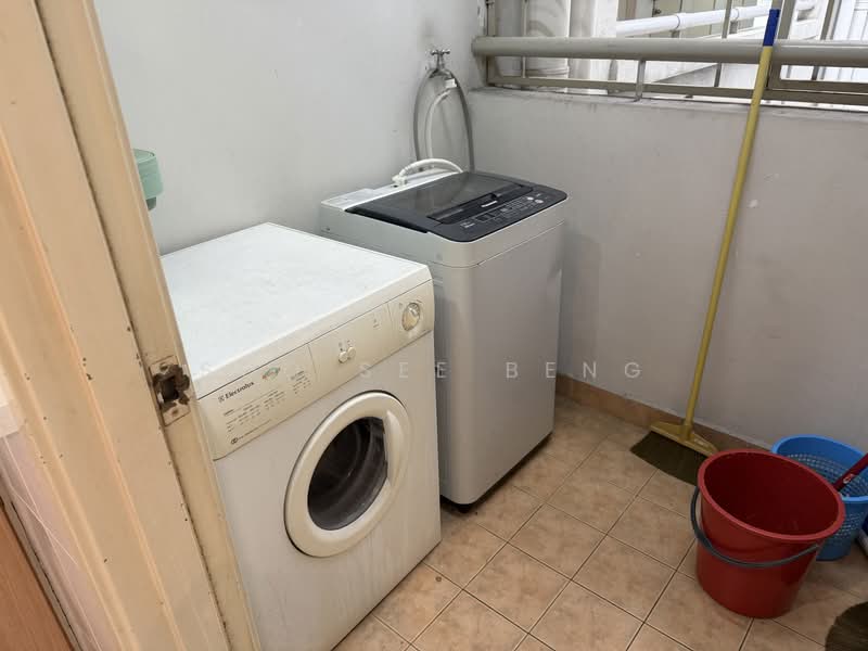 Kediaman Servis untuk Disewa di Metropolitan Square - Soo See Beng - Balcony - PropertyGuru.com.my