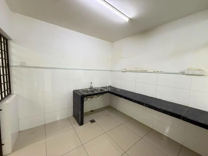 2-storey Terraced House for Sale in Bandar Uda Utama (Johor Bahru) - Shieh Long Chen - Kitchen - PropertyGuru.com.my