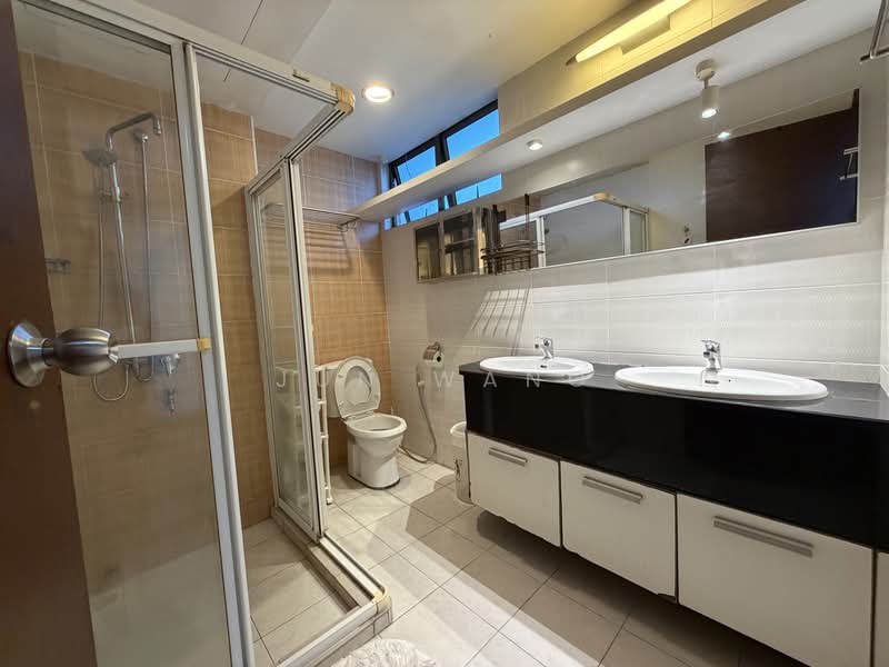 Pangsapuri untuk Dijual di Molek Pine 2 - Jun Wang - Bathroom - PropertyGuru.com.my