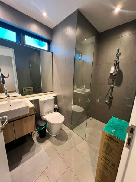 Service Residence for Sale at 10 Stonor - Kelvin Pang - Bathroom - PropertyGuru.com.my