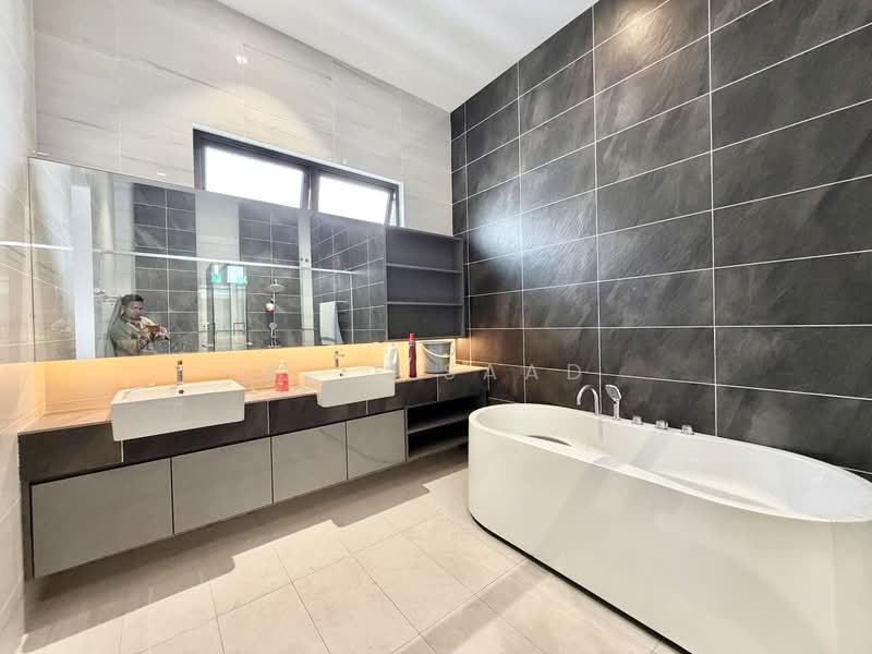 Bungalow House untuk Dijual di Kajang (Selangor) - Alif Saad - Bathroom - PropertyGuru.com.my
