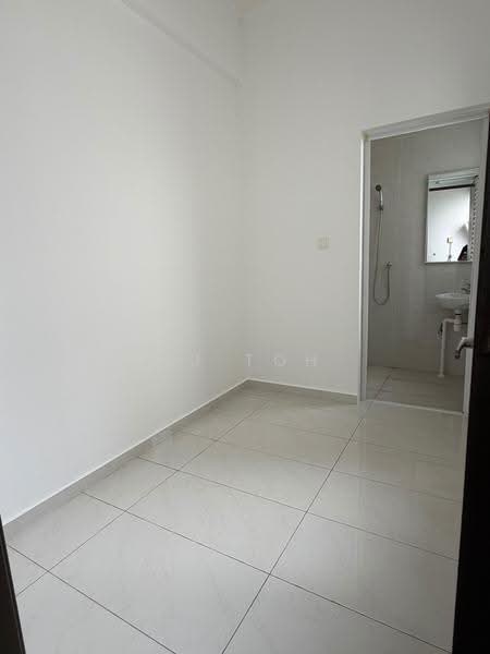 Condominium for Rent at Bay Laurel @ Country Garden Danga Bay - VJ Toh - Bathroom - PropertyGuru.com.my