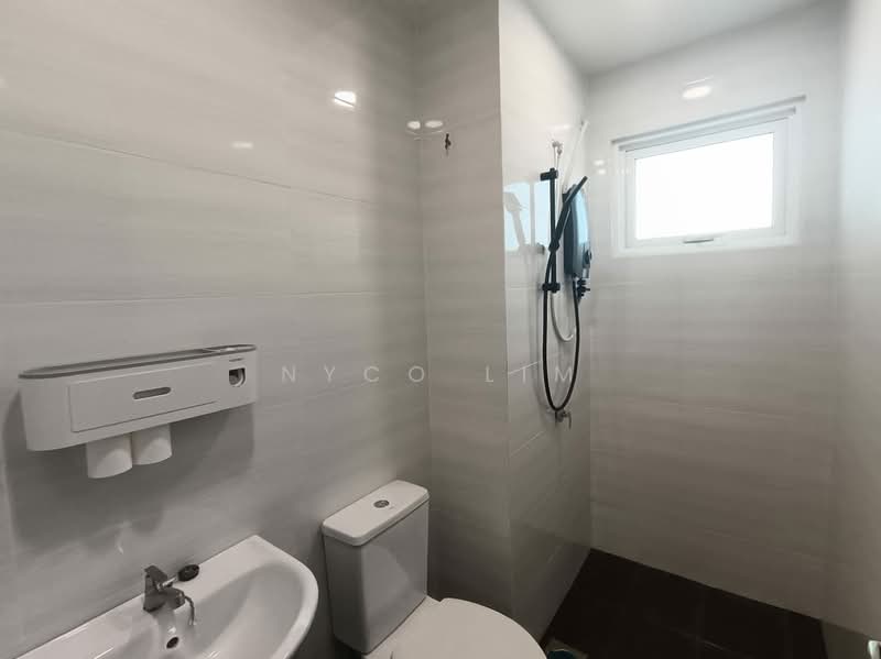 Kondominium untuk Dijual di Lavender Residences - Nyco Lim - Bathroom - PropertyGuru.com.my
