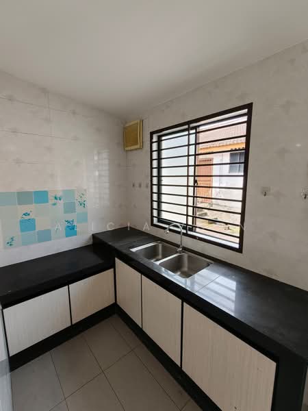 1-storey Terraced House for Rent in Taman Johor Jaya (Johor Bahru) - Alicia Voon - Kitchen - PropertyGuru.com.my