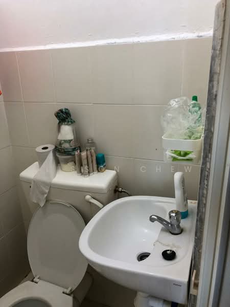Pangsapuri untuk Dijual di Damai Vista Apartment - Alisson Chew - Bathroom - PropertyGuru.com.my