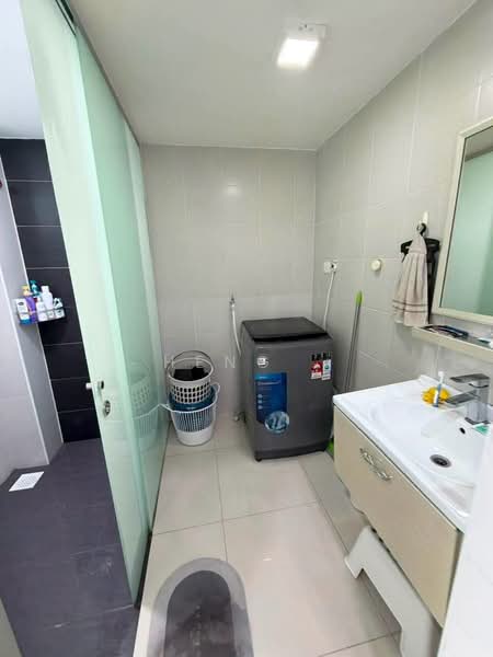 2-storey Terraced House for Sale in Taman Mount Austin (Tebrau) - Heng . - Bathroom - PropertyGuru.com.my