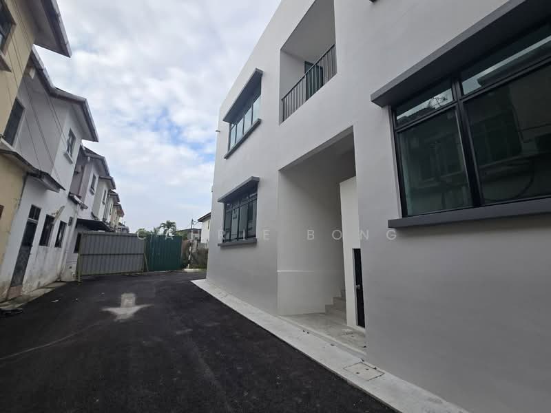 Shop / Office untuk Disewa di Taman Desa Cemerlang (Ulu Tiram) - Cahrie Bong - Exterior - PropertyGuru.com.my