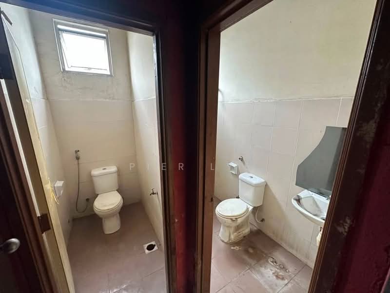 Shop for Rent in Kempas Utama (Tebrau) - Pier Lye - Bathroom - PropertyGuru.com.my