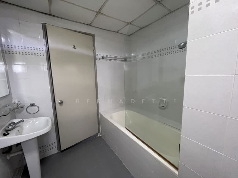 Condominium for Sale at Fraser Towers - Maria Bernadette Tan - Bathroom - PropertyGuru.com.my