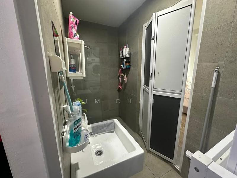 Kediaman Servis untuk Dijual di Kenwingston Square Garden - Kim Chan - Bathroom - PropertyGuru.com.my