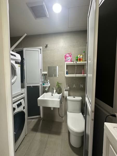 Kediaman Servis untuk Dijual di Kenwingston Square Garden - Kim Chan - Bathroom - PropertyGuru.com.my