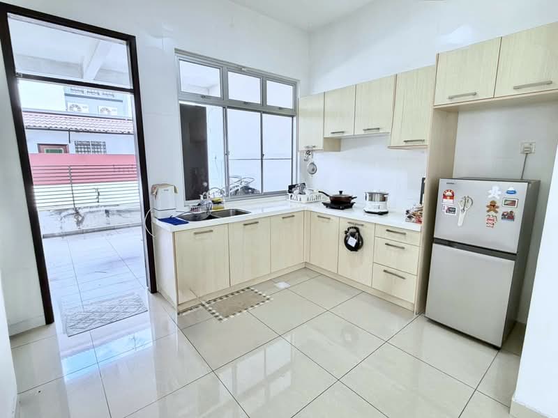 Rumah Teres 2-Tingkat untuk Dijual di Taman Molek (Johor Bahru) - Karl Lim - Kitchen - PropertyGuru.com.my