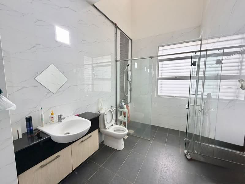 Rumah Teres 2-Tingkat untuk Dijual di Taman Molek (Johor Bahru) - Karl Lim - Bathroom - PropertyGuru.com.my