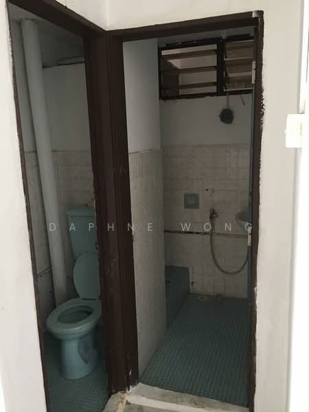 Pangsapuri untuk Dijual di Kuchai Entrepreneurs Park Apartment - Daphne Wong - Bathroom - PropertyGuru.com.my